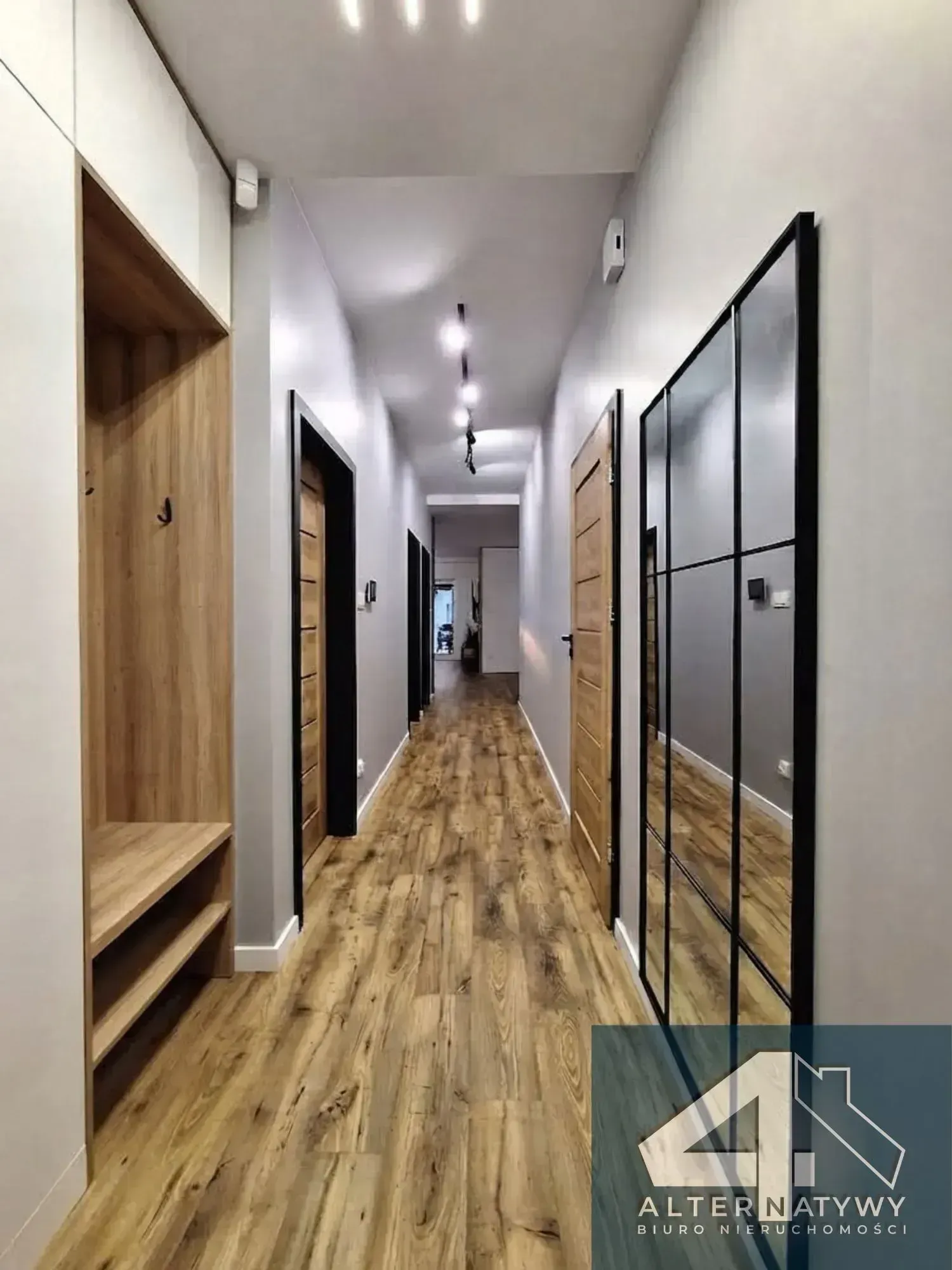 Parterowy bliźniak 131 m² z dwoma garażami 10