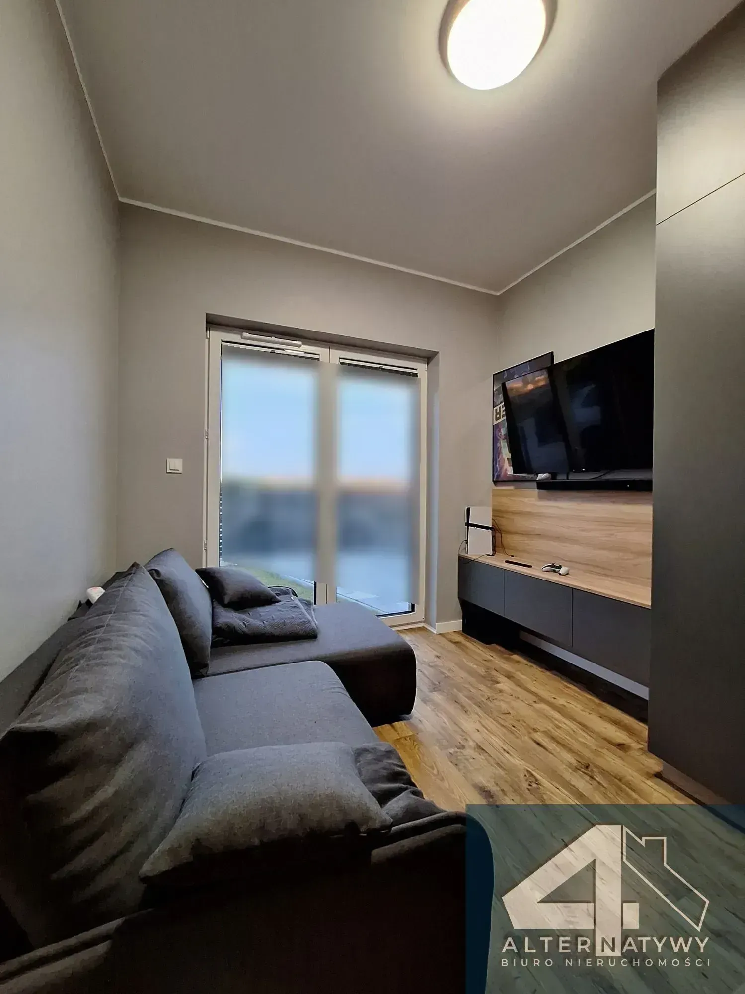 Parterowy bliźniak 131 m² z dwoma garażami 12