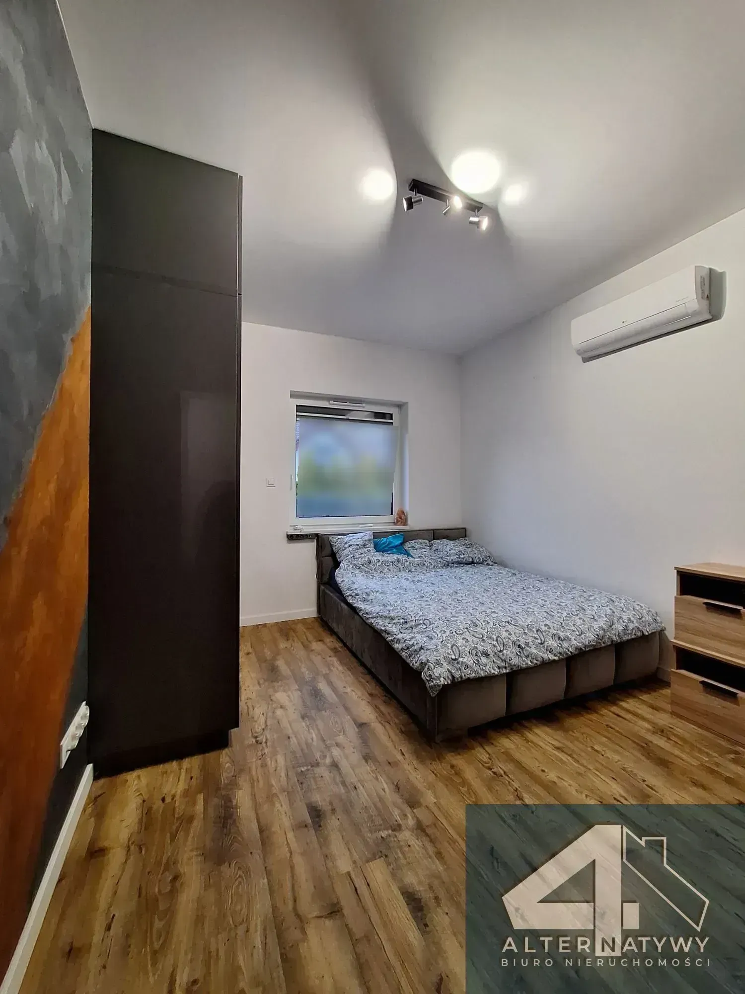 Parterowy bliźniak 131 m² z dwoma garażami 15