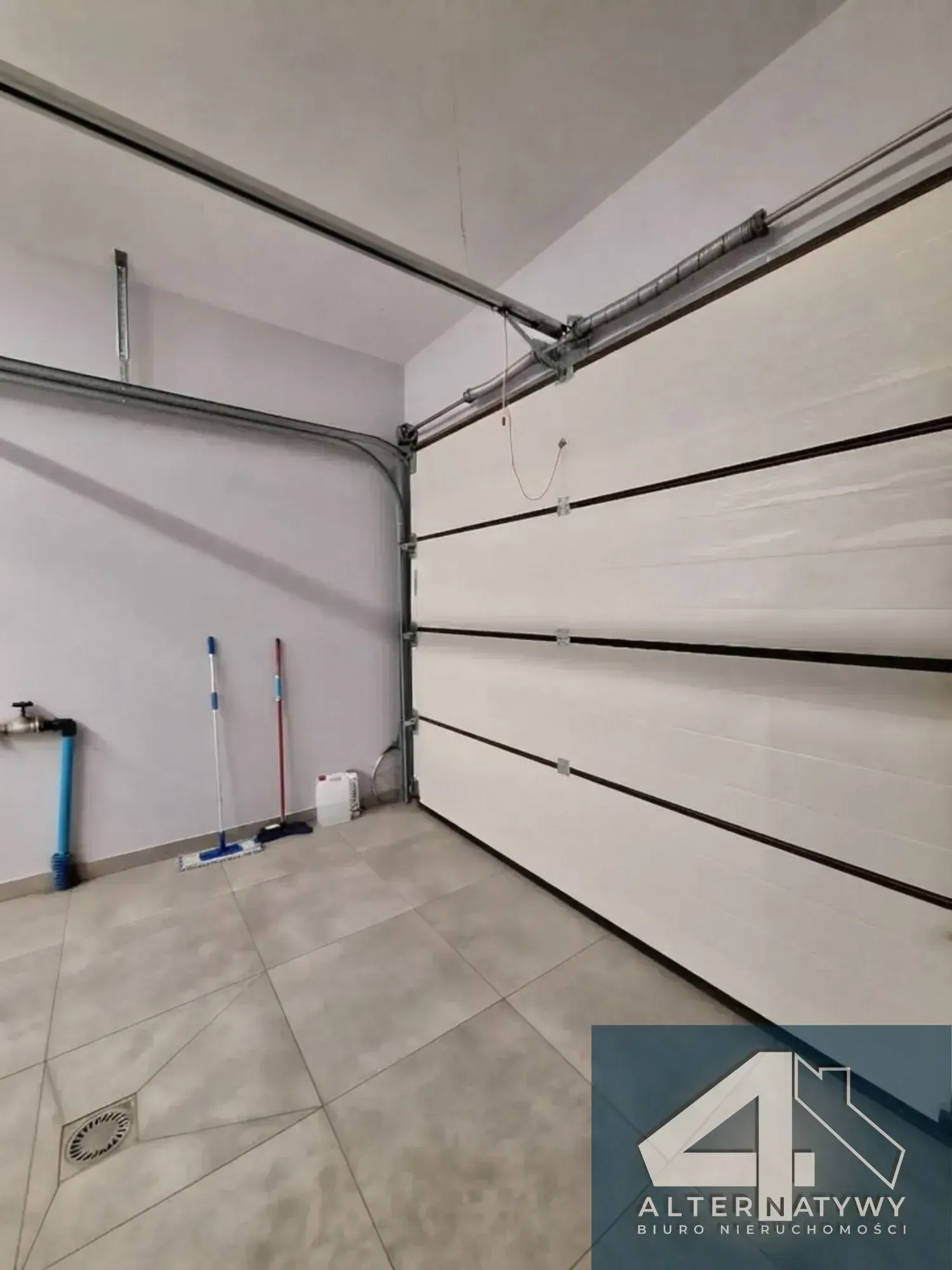 Parterowy bliźniak 131 m² z dwoma garażami 22