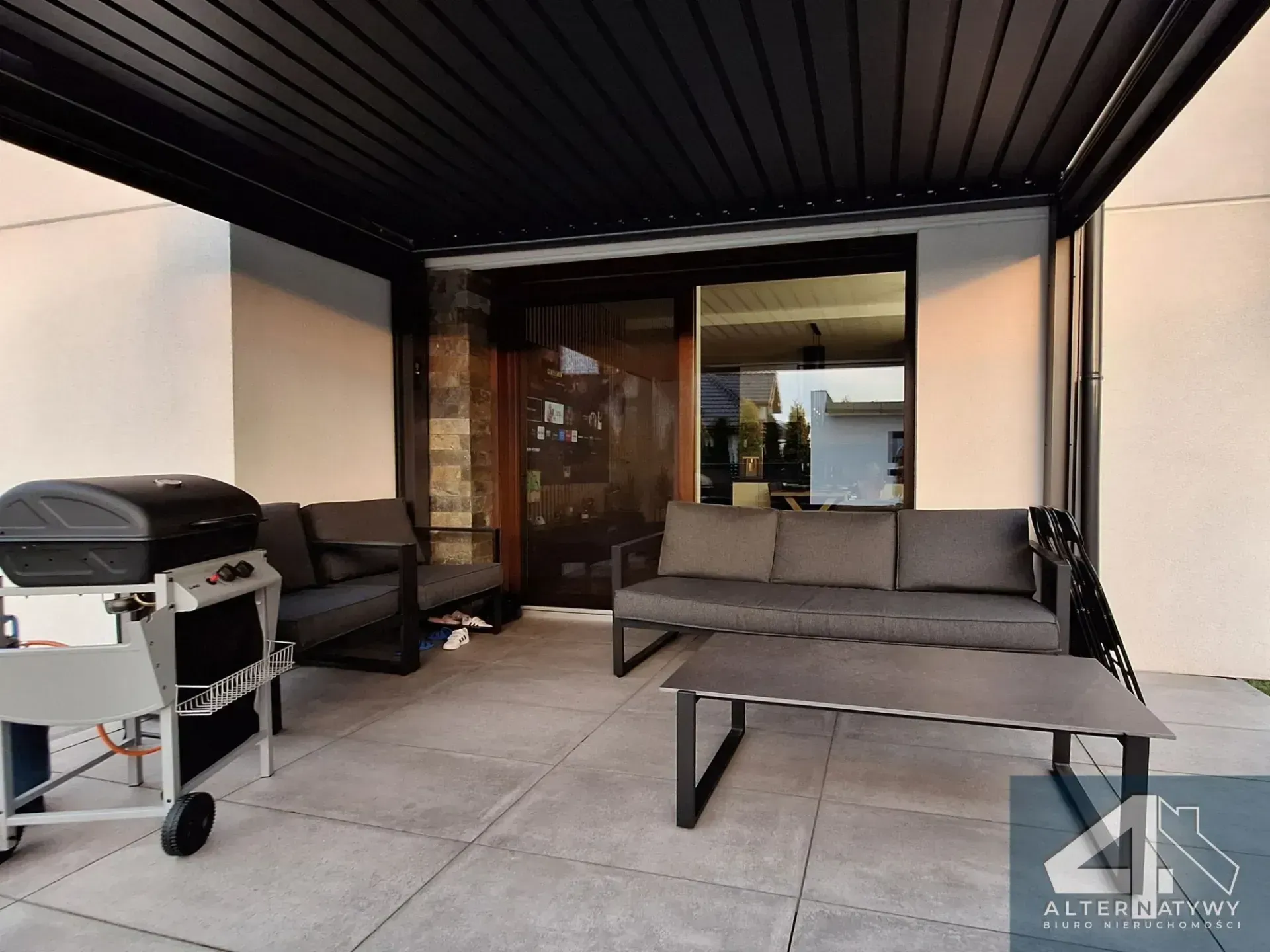 Parterowy bliźniak 131 m² z dwoma garażami 23