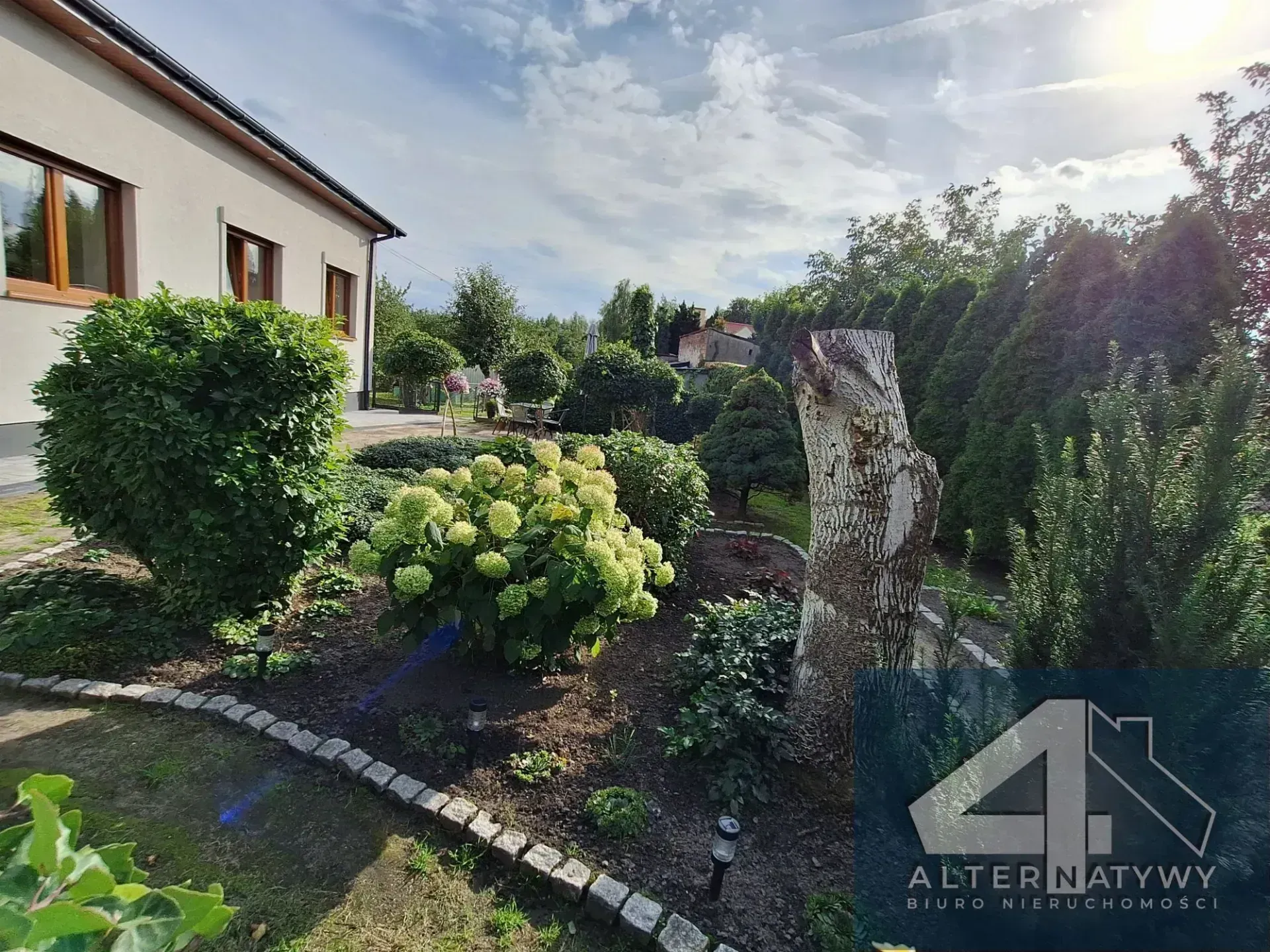 Parterowy dom 85 m2 po remoncie z dużą działką 27