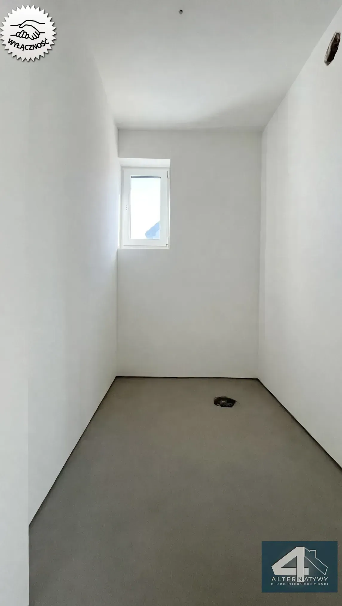 Dom z garażem i gabinetem na parterze 18