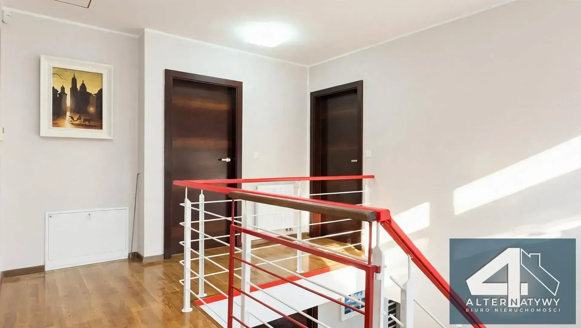 Dom z gabinetem na parterze i dużą działką 24